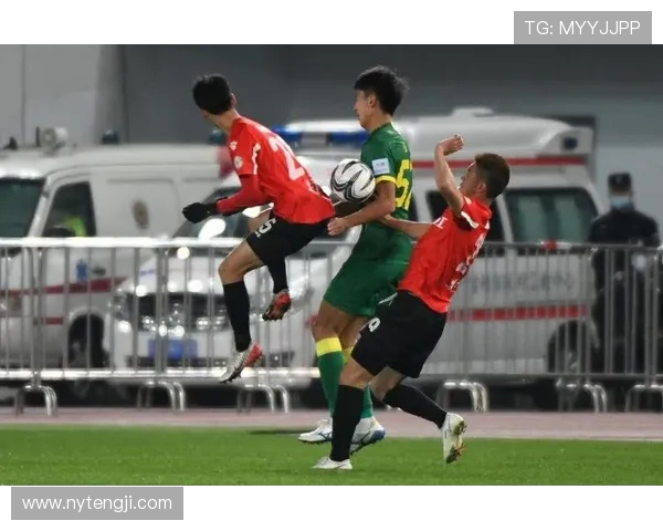 北京国安迎战强敌 全力争胜展现球队雄风 力求突破与辉煌 北京国安迎战强敌 全力争胜展现球队雄风 力求突破与辉煌