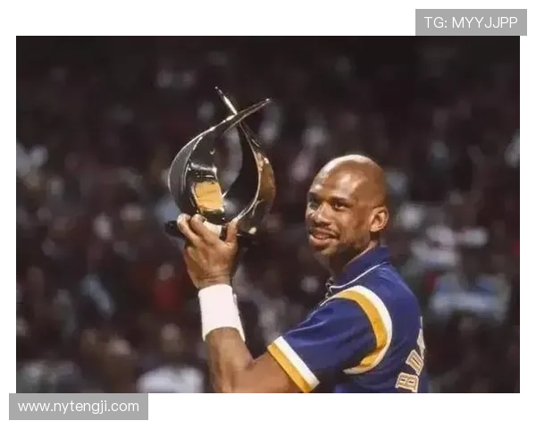 传奇巨星卡里姆阿布杜尔贾巴尔的篮球生涯与文化影响力解析 传奇巨星卡里姆阿布杜尔贾巴尔的篮球生涯与文化影响力解析