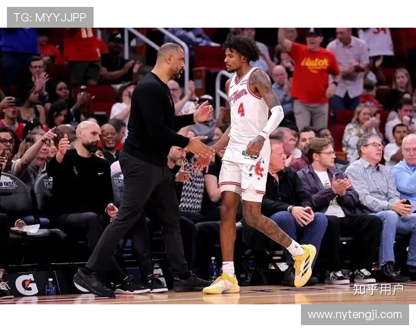 2014年火箭队与爵士队激烈对决回顾及精彩瞬间分析