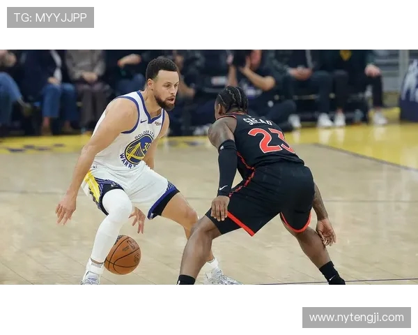 勇士与猛龙常规赛对决精彩回顾与赛季展望分析 勇士与猛龙常规赛对决精彩回顾与赛季展望分析